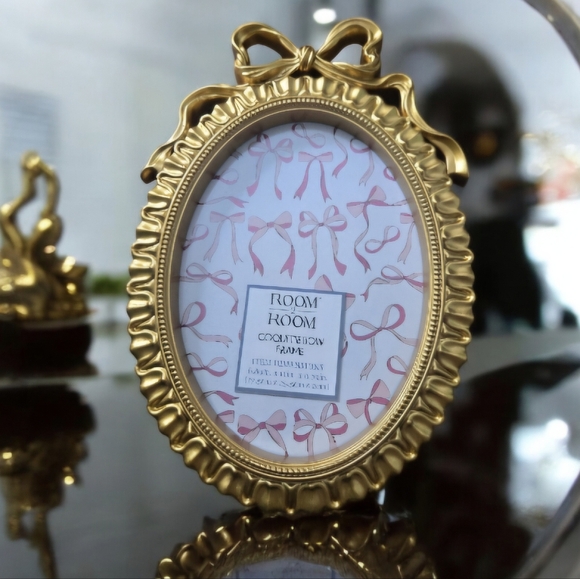 Coquette Bow Ornate Picture Frame 6.89in x 10in - Picture 4 of 5